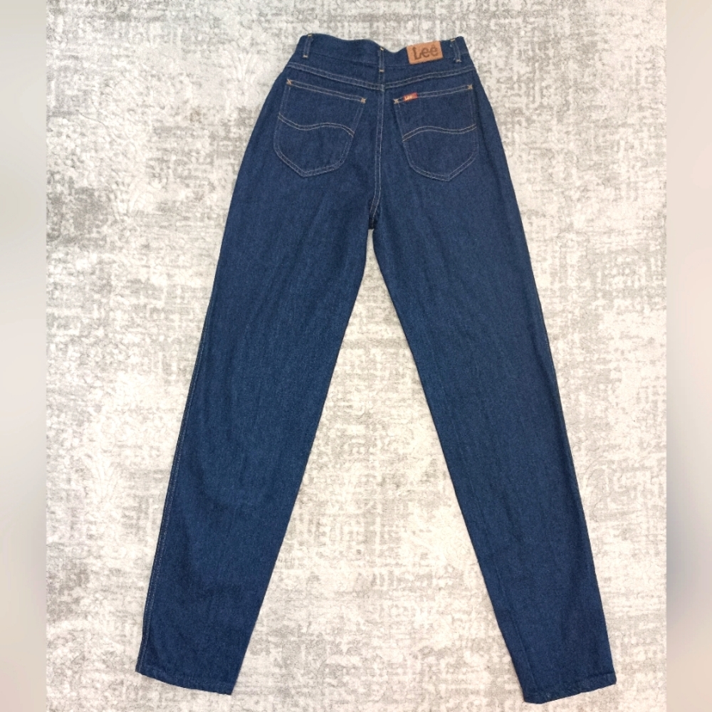 Vintage Lee Brand Pleated Front Slim and sleek High waist Jeans Size 9